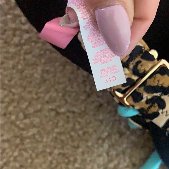 Bombshell Victoria’s Secret bikini top - Picture 3 of 4